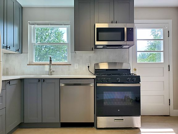 3rd image of 4413 Hunt Rd