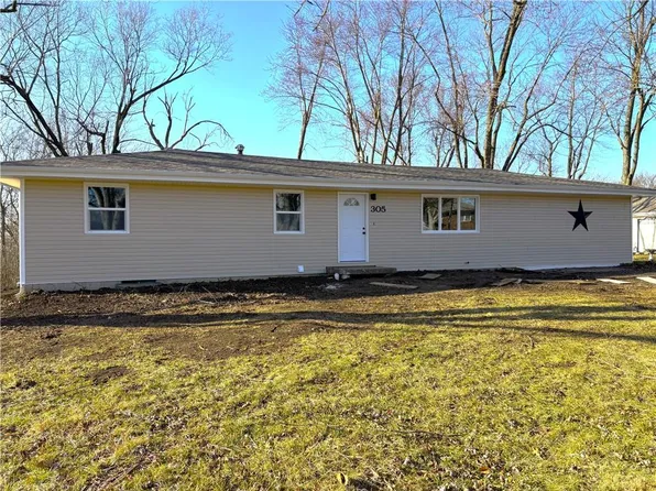305 8th St, Garden City, MO 64747
