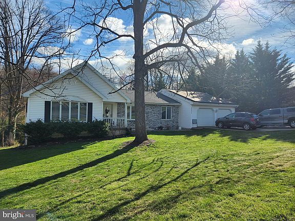 3rd image of 606 Glenwood Dr