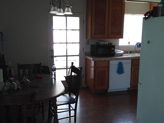 Dining/kitchen