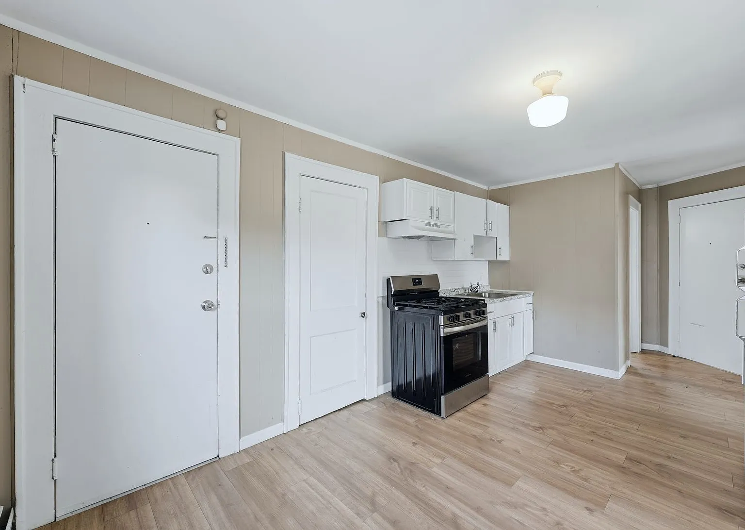 1 bed, 1400 sqft, $1,750 — Photo 2