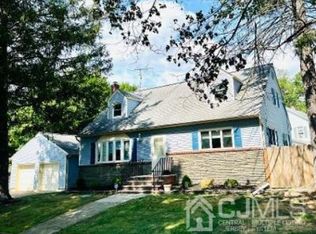 21 Portland St, Edison, NJ 08820