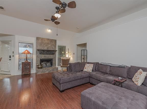 4th image of 916 Jeffrey Dr