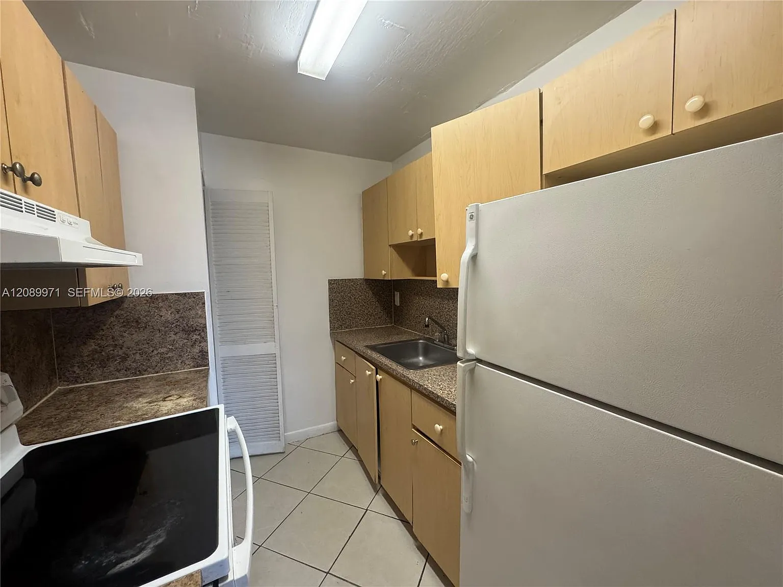 Riviera Terrace Condo — Photo 4