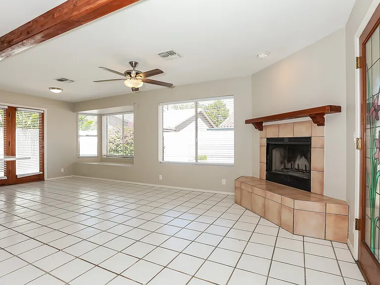 1922 E Cortez Dr — Photo 4