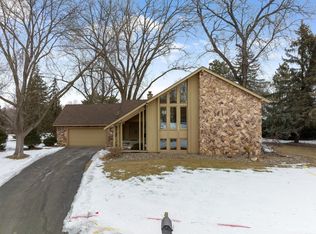 9214 Fawnridge Cir, Bloomington, MN 55437