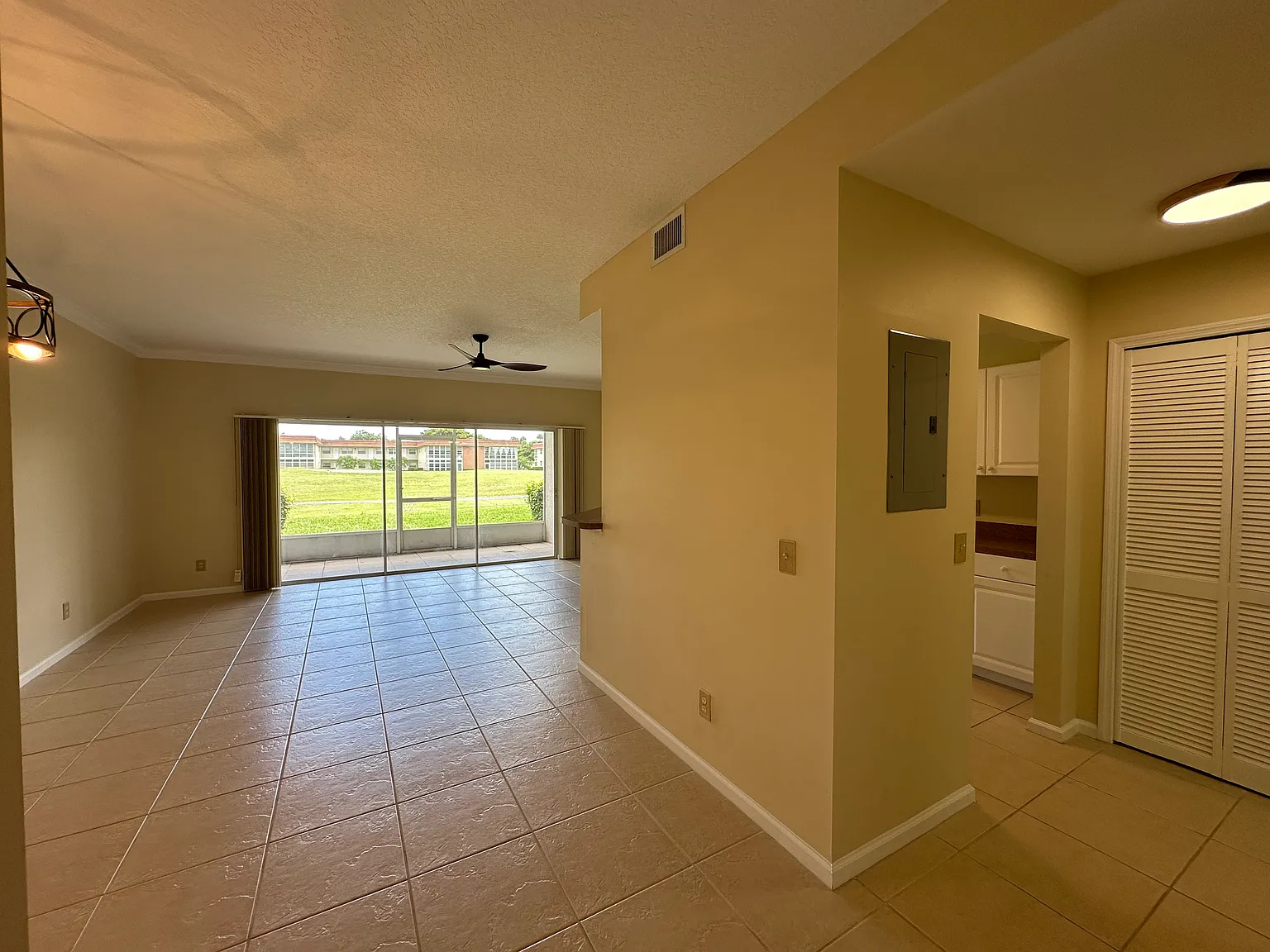 2 bed, 1180 sqft, $1,650 — Photo 4