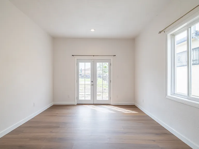 1481 Pomona Ave — Photo 10