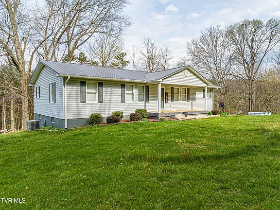 4th image of 21366 Cowan Dr