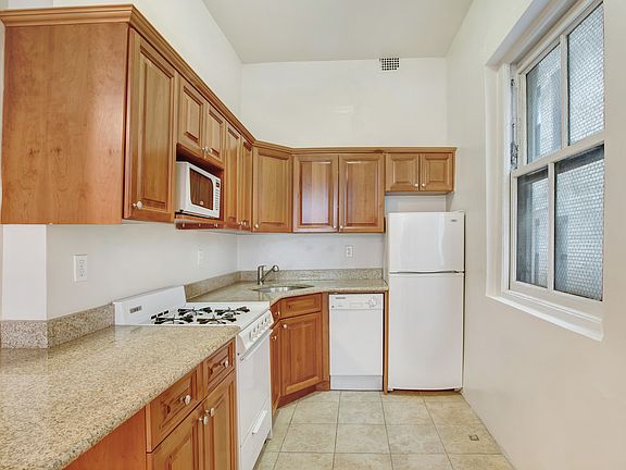 3rd image of 6 W 87th St #7A