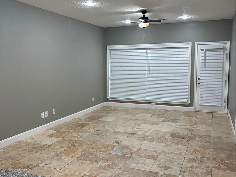 307 Covecrest Dr #B — Photo 3