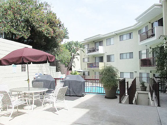 Los Feliz Summit Apartments — Photo 19