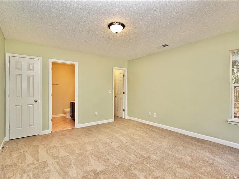 204 Tom Hunter Rd — Photo 6