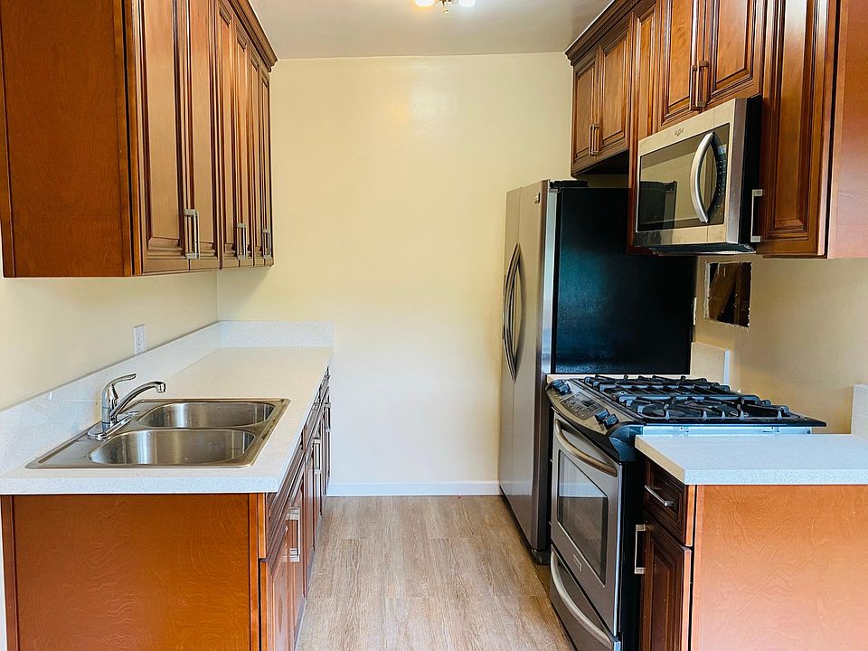 1st image of 3232 Estara Ave #4