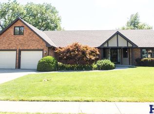 1320 Twin Ridge Rd, Lincoln, NE 68510