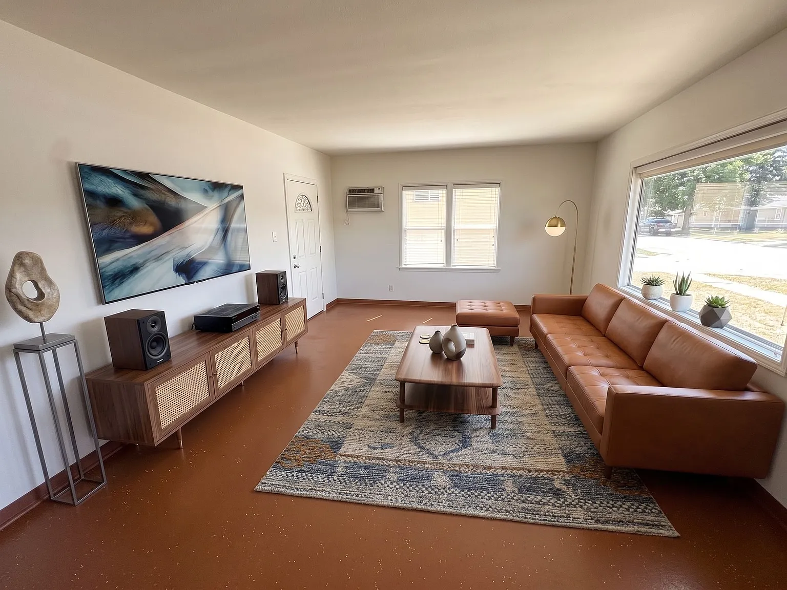 1822 Hillhurst Ave — Photo 3