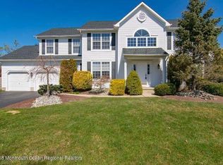 28 Camelot Dr, Farmingdale, NJ 07727