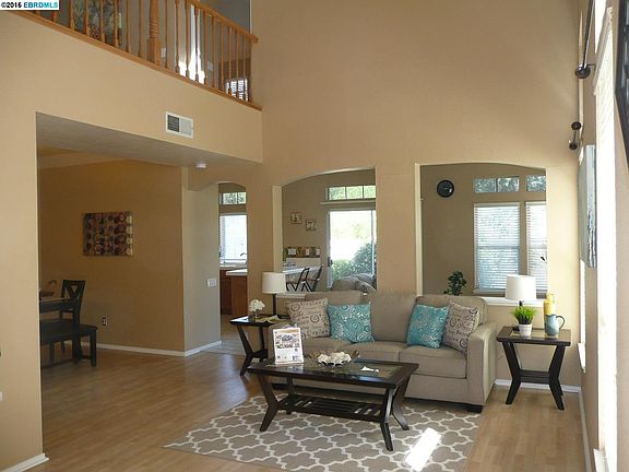 3rd image of 374 N Wildwood