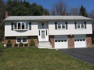29 Pasture Ln, Poughkeepsie, NY 12603