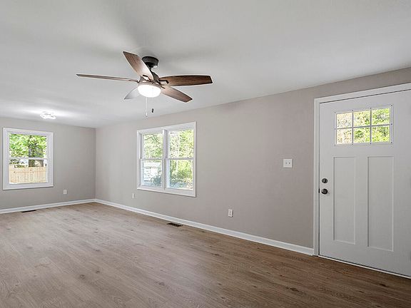 3rd image of 2636 Glenbrook Dr