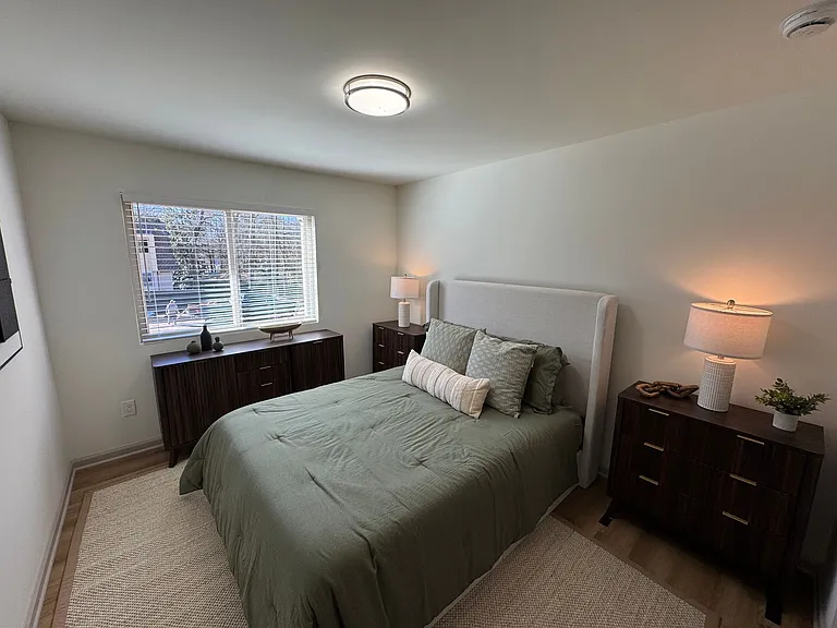 1128 W College St — Photo 31