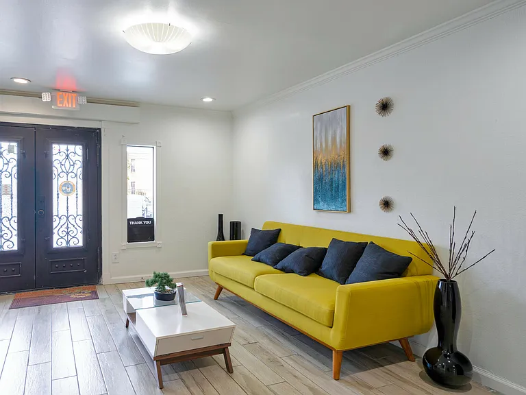 Raintree Apartment Homes — Photo 1