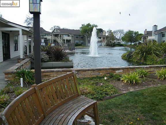 4th image of 29 Shoreline Ct
