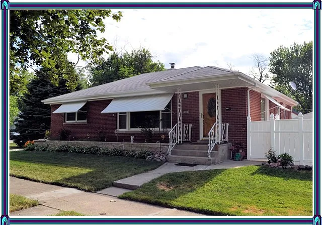 18603 Sherman St photo 1