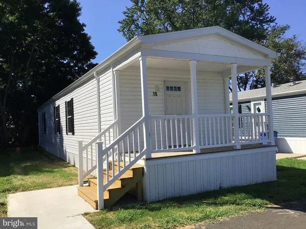 16 Kennedy Dr, Morrisville, PA 19067
