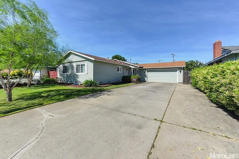 2950 Shawn Way photo 1