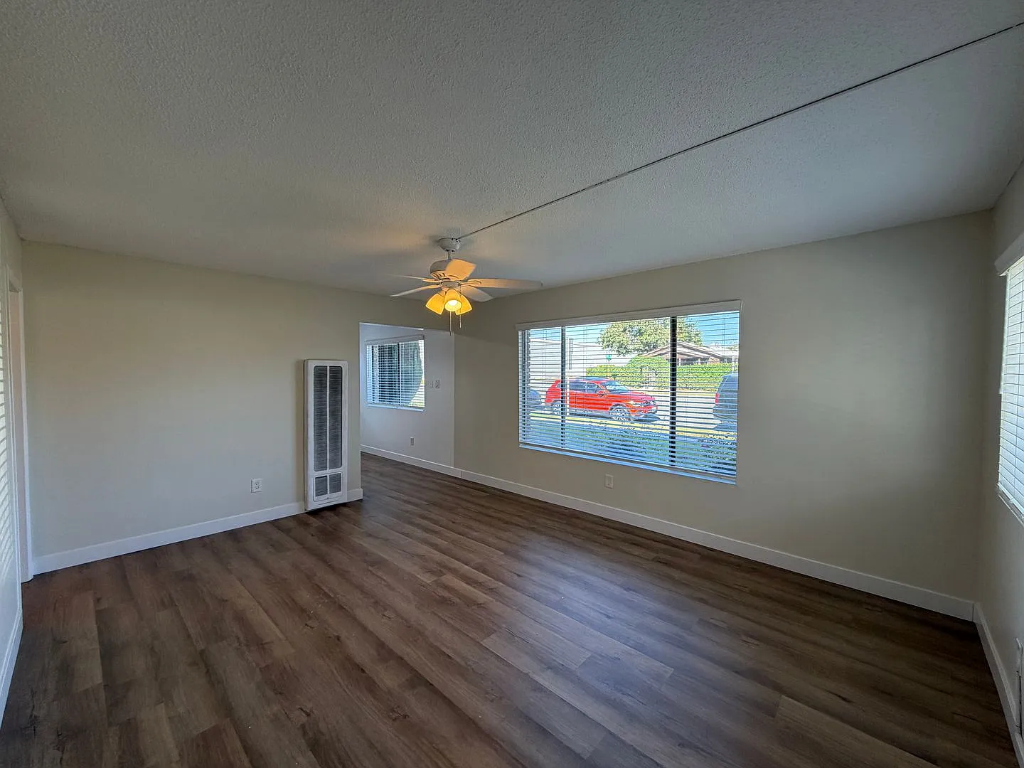 Los Alamitos 2 Bedroom, 1 Bath with a 1 car Garage! — Photo 3