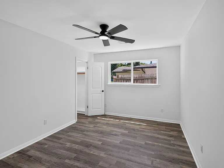 Middle Bedroom