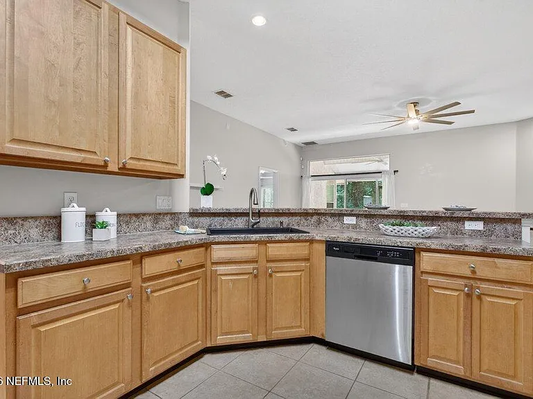 1634 Majestic View Ln — Photo 14
