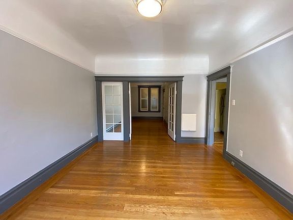 4th image of 1114 Broadway St