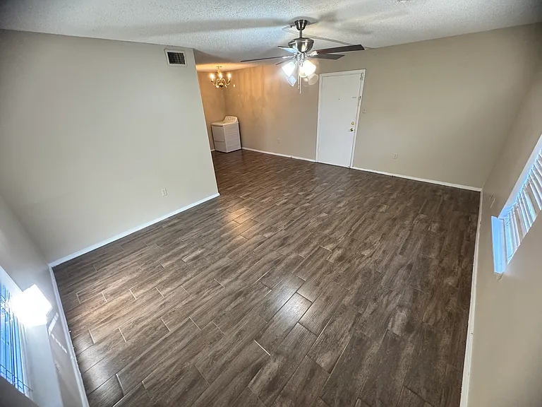 680 Sharp Ln #106 — Photo 2