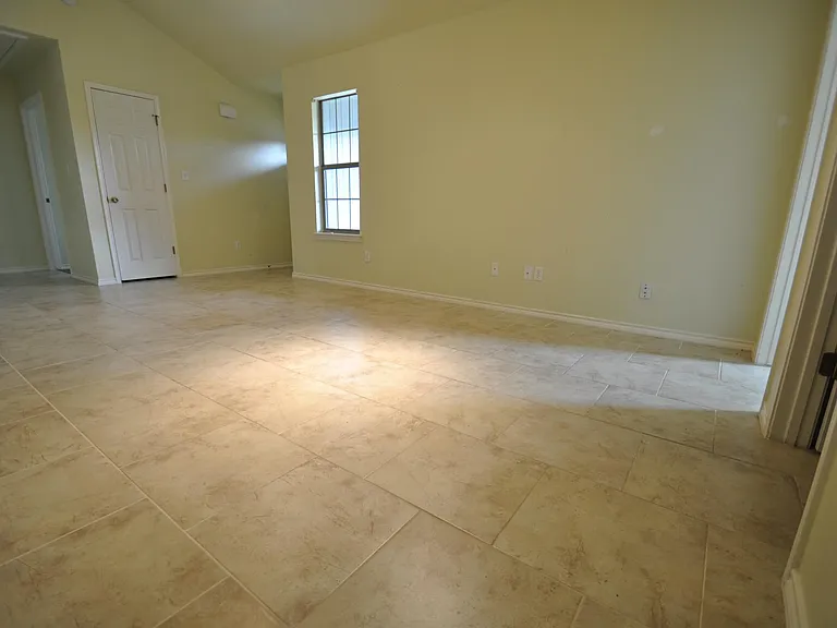 1702 Anaconda Trl — Photo 8