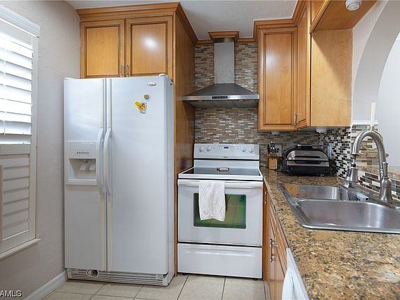 5th image of 4514 SW 8th Pl #9