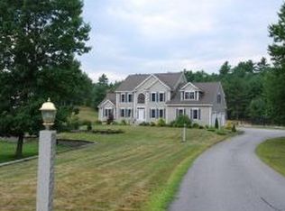 11 Karolina Ln, Bedford, NH 03110