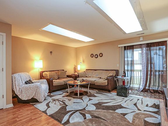 2nd image of 924 Manchester Cir #1