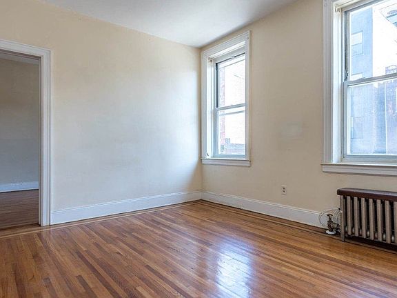 3rd image of 135 Manhattan Ave #2FLRAA