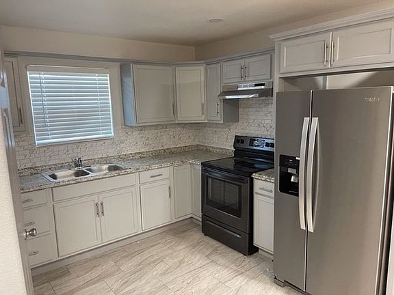 3rd image of 208 E C St #B