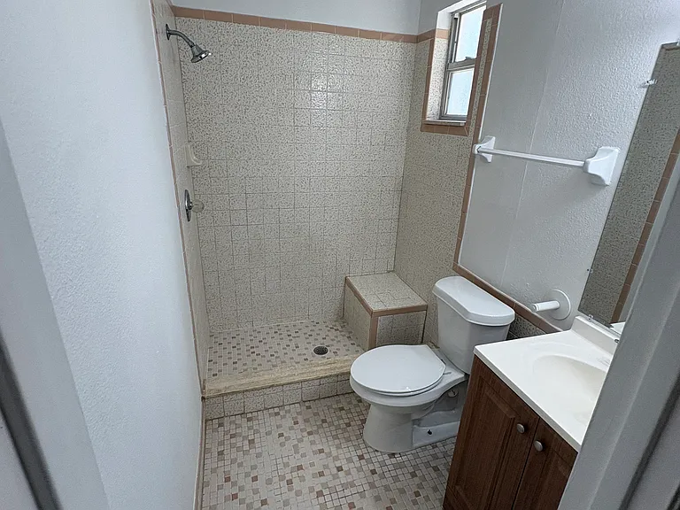 1443 Giles Ave #1443 — Photo 12