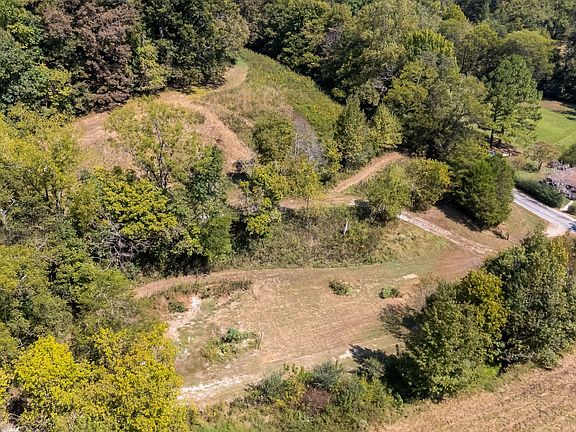 5th image of 384 Big Spring Hollow Rd