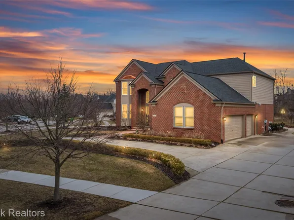 6901 Reed Ct, West Bloomfield, MI 48322
