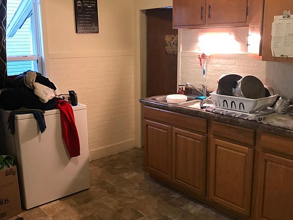 4th image of 1313 Green Bay St
