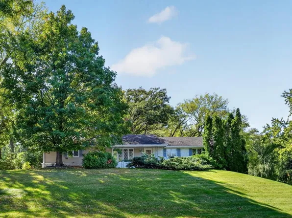 405 Unique Dr, Burnsville, MN 55337