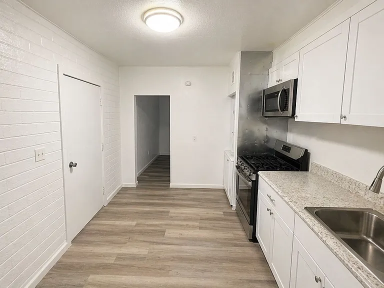 5747 S 34th Pl #3 — Photo 2
