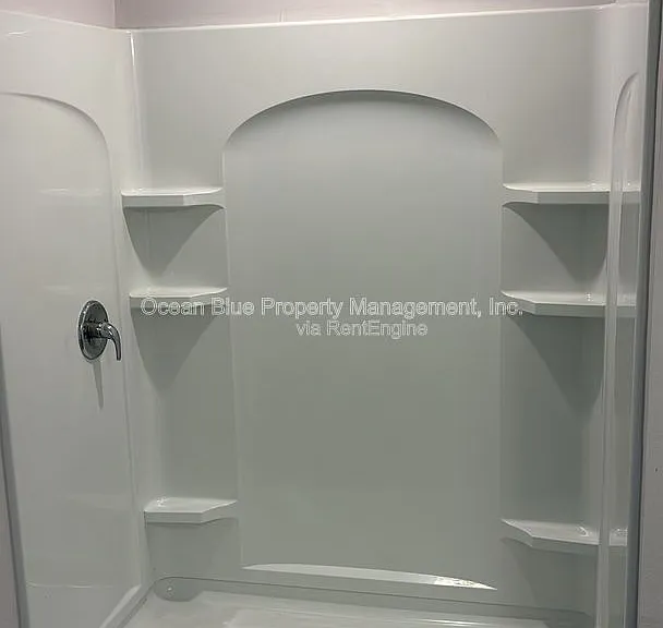 Royal Palms Apartments — Photo 26
