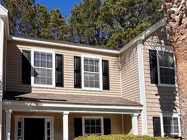 1116 Island Club Dr — Photo 2