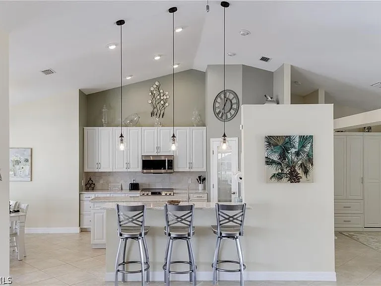 2013 SW 31st Ter — Photo 8
